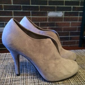 Light gray booties