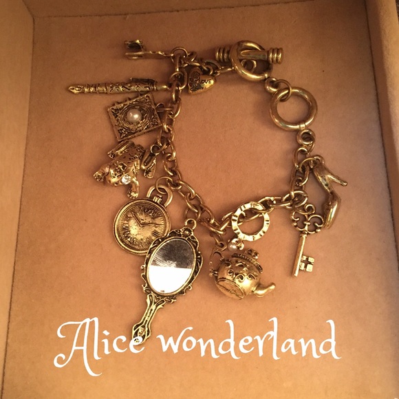 Woowaa Jewelry - Alice wonderland