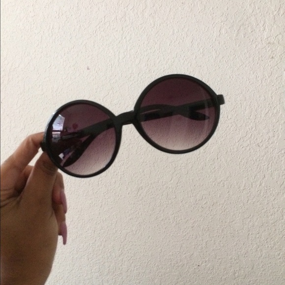 Forever 21 Accessories - Forever 21 (F21) round sunglasses