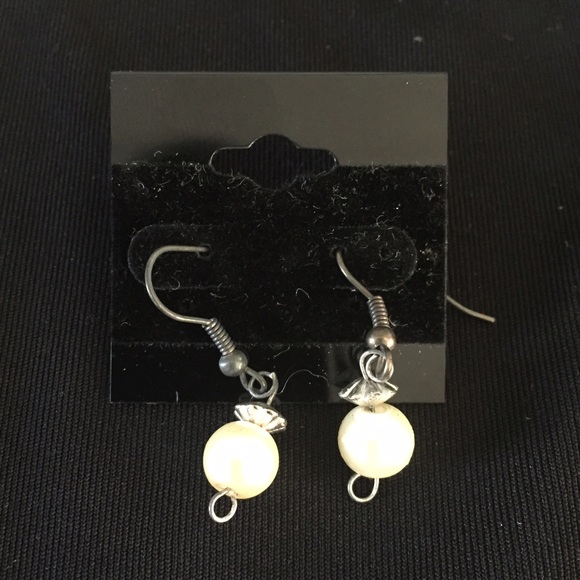 Pearl drop earrings