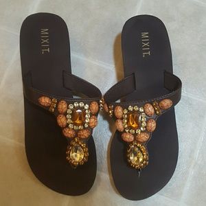 Nwot jeweled flip flops