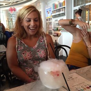 Meet your Posher, Danielle