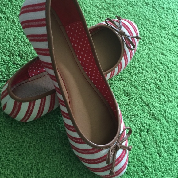 Cute red &white stripes with bow polka dots inside - Picture 1 of 4