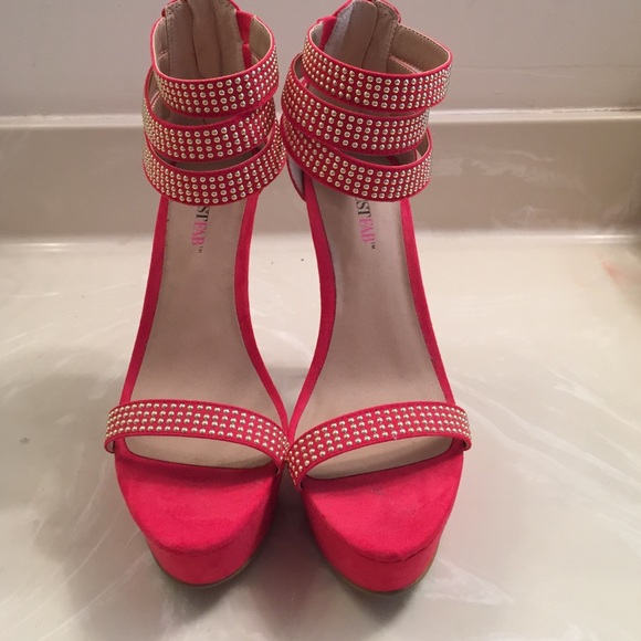 Size 8 gorgeous pink heels