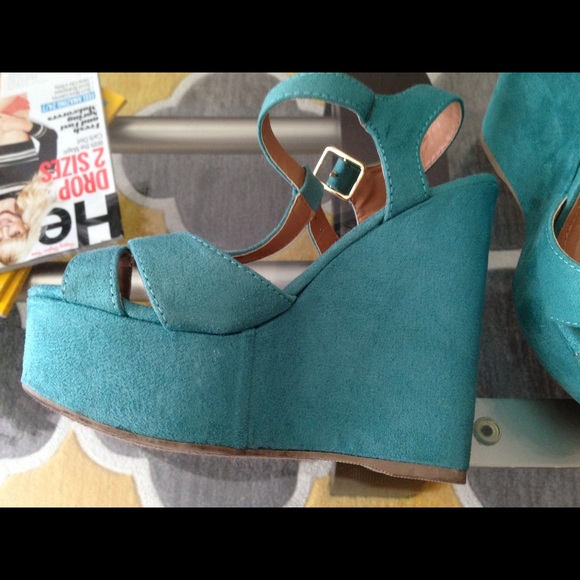 Turquoise wedge - Picture 3 of 3