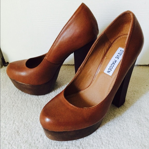 Steve Madden "Cheeeky" platform pumps - size 6