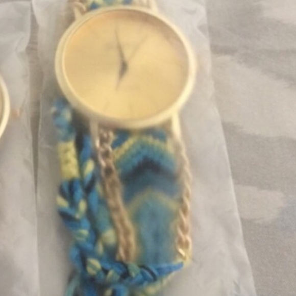 Handmade Quartz Geneva Watch - Picture 3 of 10