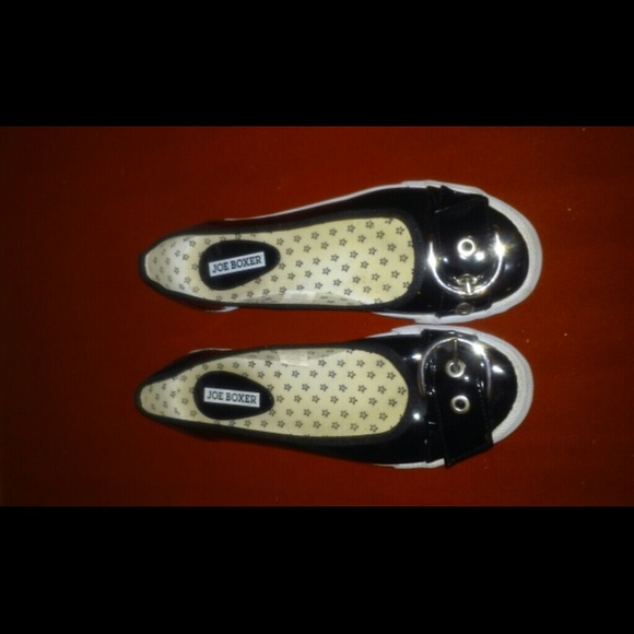 Black n white shoe
