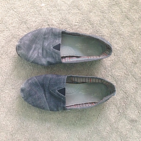 Shiny Gray Toms
