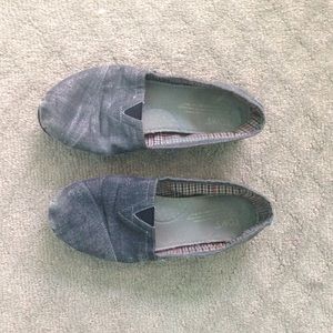 Shiny Gray Toms