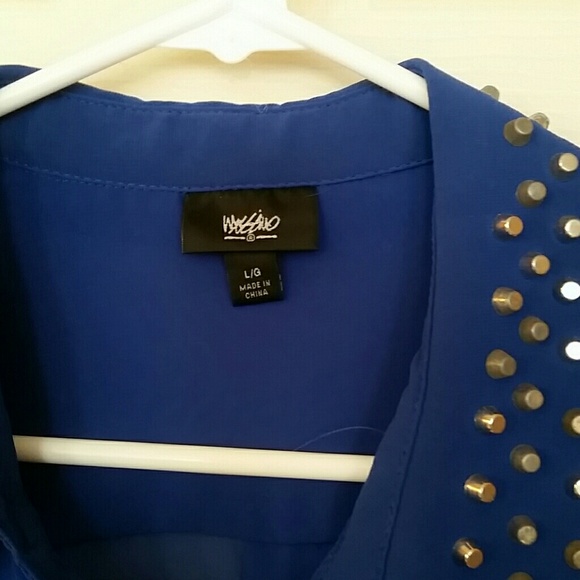 Stud blouse size LARGE! ! - Picture 3 of 4