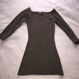 Green sweater. Long fitted.