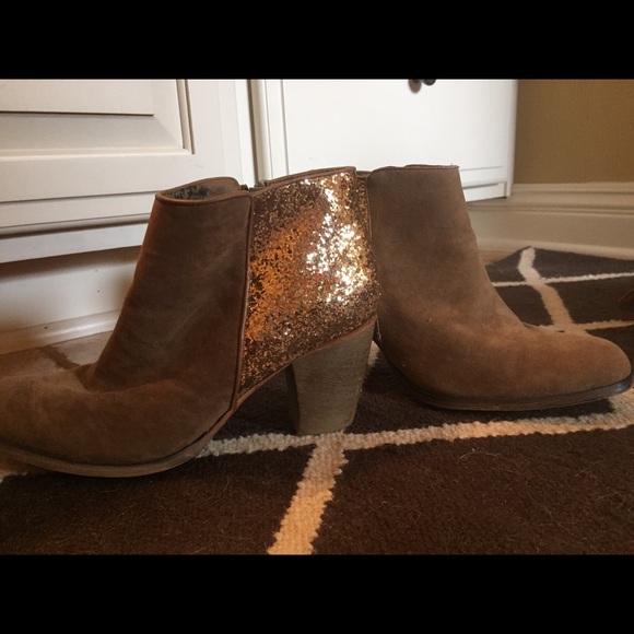 Brown wedges with glitter back
