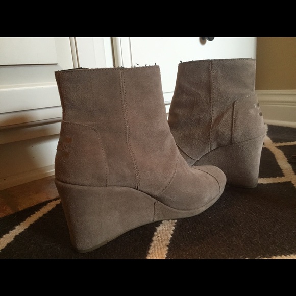 Toms desert wedge high booties