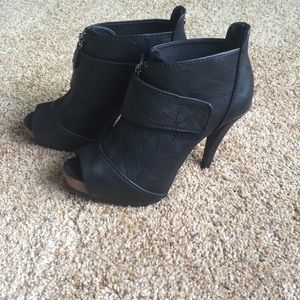 ❣️ 24 HR Sale❣️ Black Ankle Bootie Peeptoes