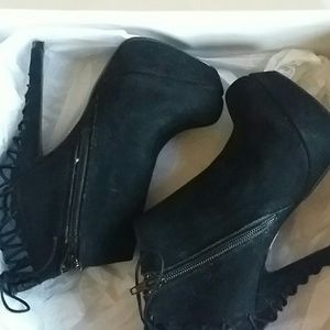 Beautiful high platform black booties,