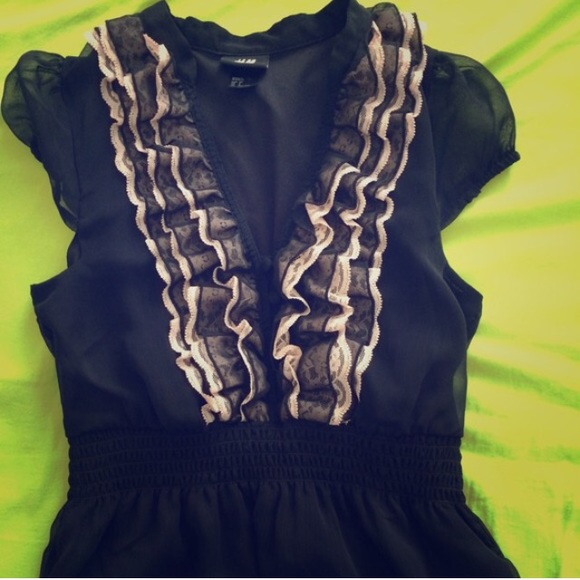 Ruffle lace detail top