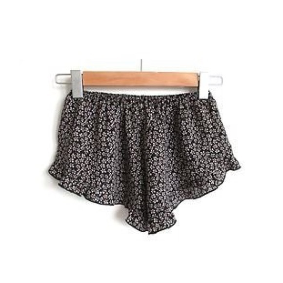 Brandy Melville Kiera floral ruffle shorts