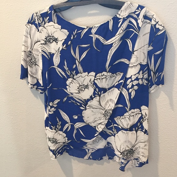 ❌SOLD❌Zara Blouse with Crossover Back - Picture 2 of 2