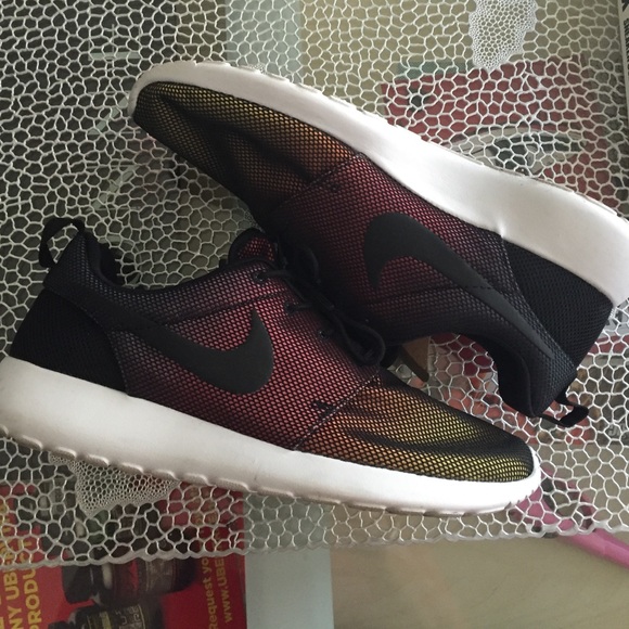 Men's Nike Roshe Runs so 10