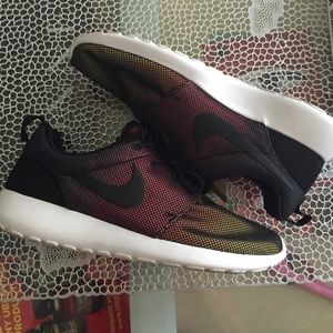Men's Nike Roshe Runs so 10