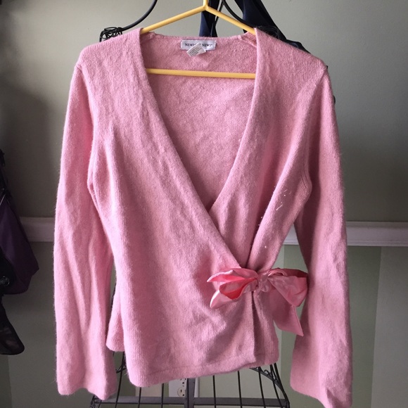 Rose cross over sweater with ribbon