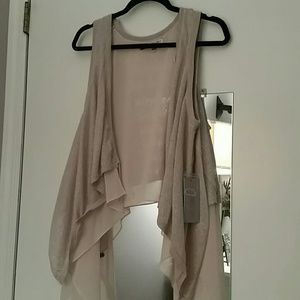 Flowing vest