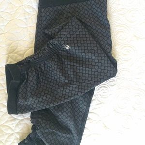 Lululemon crop yoga pants