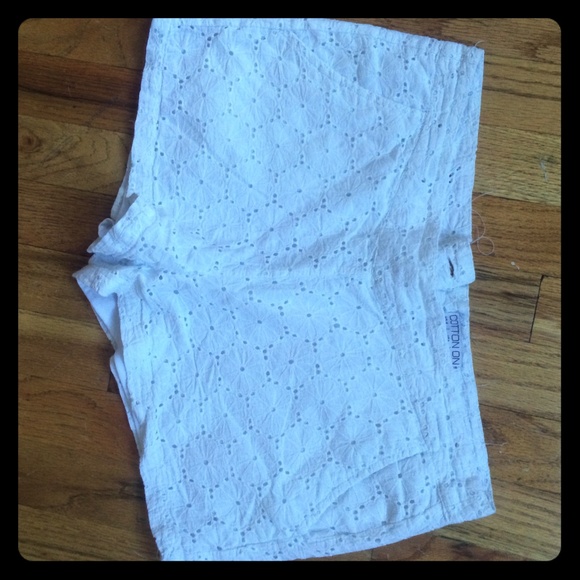 Cotton On white eyelit shorts - Picture 1 of 2