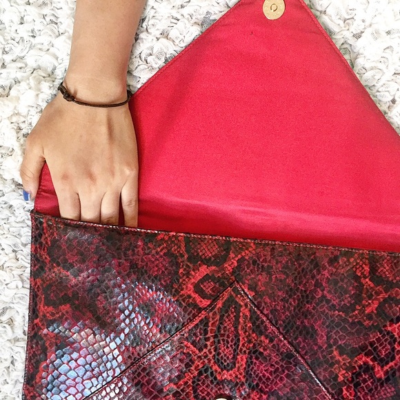 Asos Exotic print Maroon envelope clutch - Picture 3 of 3