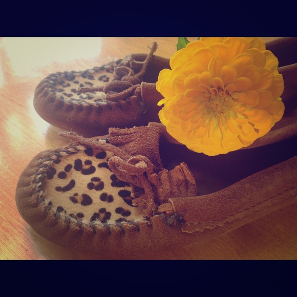 Minnetonka Leopard Moccasins