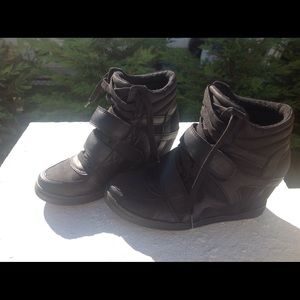 N.Y.L.A. Blinder wedge sneaker