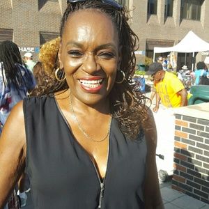 Meet your Posher, Denise