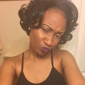 Meet your Posher, Monique