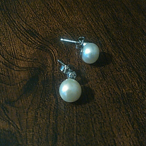 Helzberg earrings - Picture 1 of 3