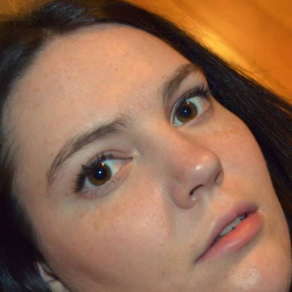 Meet your Posher, Nicole - Picture 1 of 1