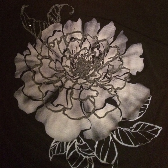 Black with Flower top - detailed , sz medium - Picture 1 of 3