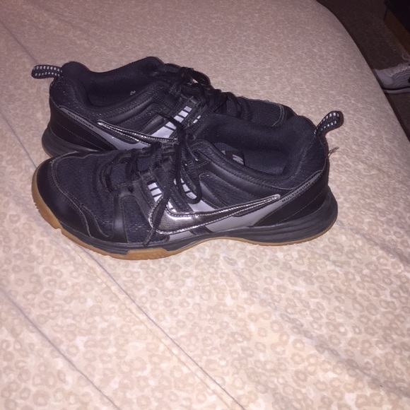 Nike volleyball-court shoes