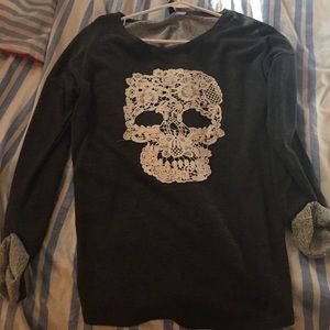 Sweatshirt with crochet skull