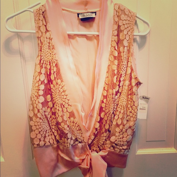 Zenobia size 4 top, NWT.