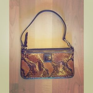 Dooney & Bourke 5 1/2 clutch