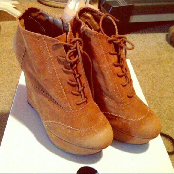 Brown cognac suede Oxford wedges