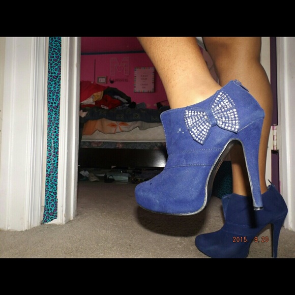 Color cobit  blue heel booties. Read description