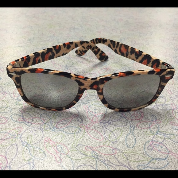 Cheetah print sunglasses!🐾