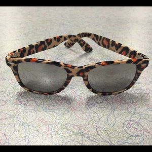 Cheetah print sunglasses!🐾
