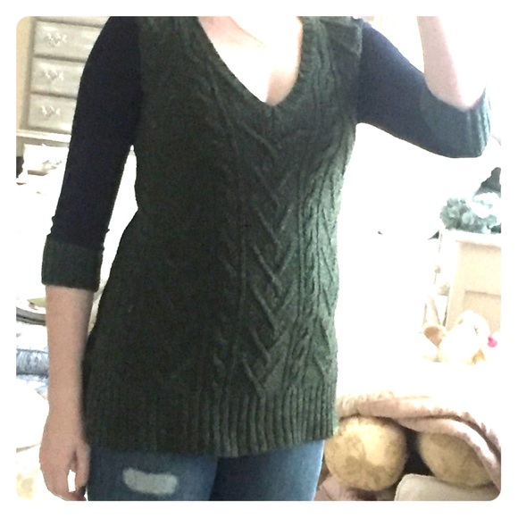 Hunter green wool cable knit with navy blue cotton
