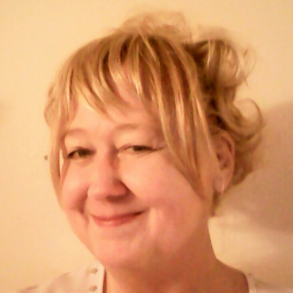 Meet your Posher, Joyce - Picture 2 of 2