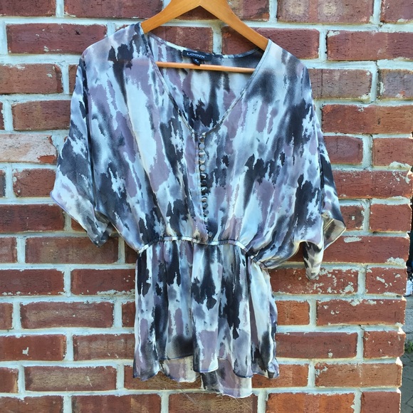 LOGIX LOOSE FLOWY TOP M GRAY WHITE CUTE ! - Picture 1 of 4