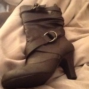Women's Size 6.5M.  Worn once.