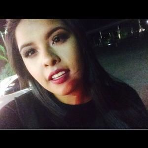 Meet your Posher, Alexia